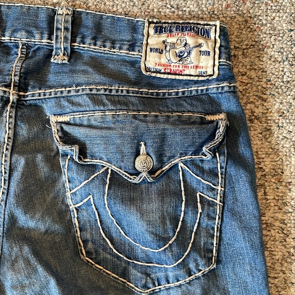 Men’s True religion jeans, white stitching blue denim - Picture 3 of 4